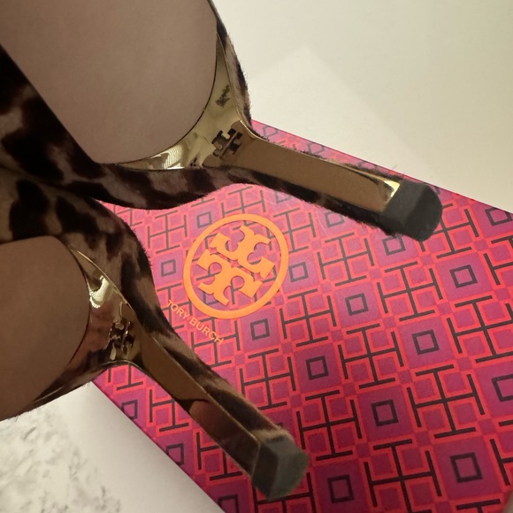 Tory Burch Elana 85mm Leo Leopard - Picture 3 of 5